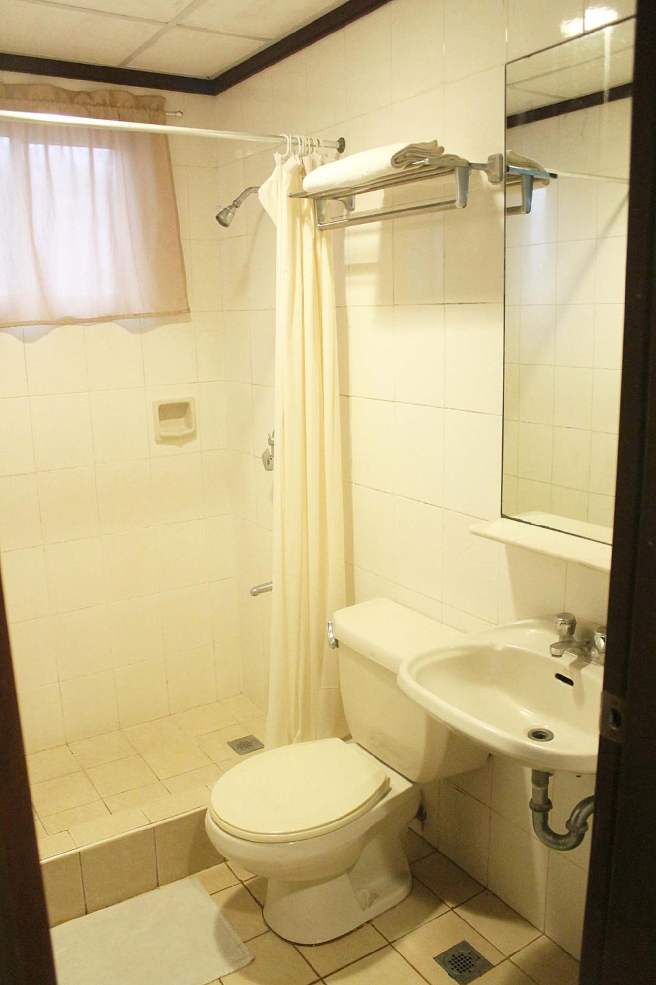 Davao City The Humbertos Hotel מראה חיצוני תמונה