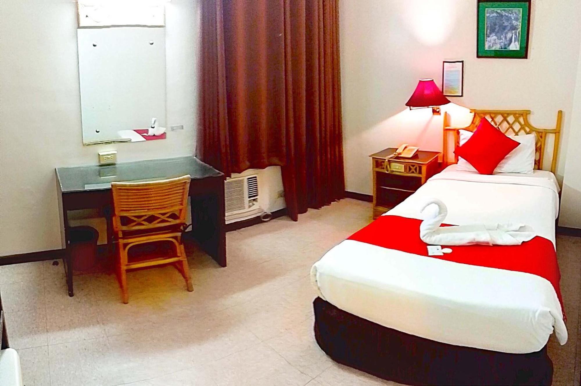 Davao City The Humbertos Hotel מראה חיצוני תמונה