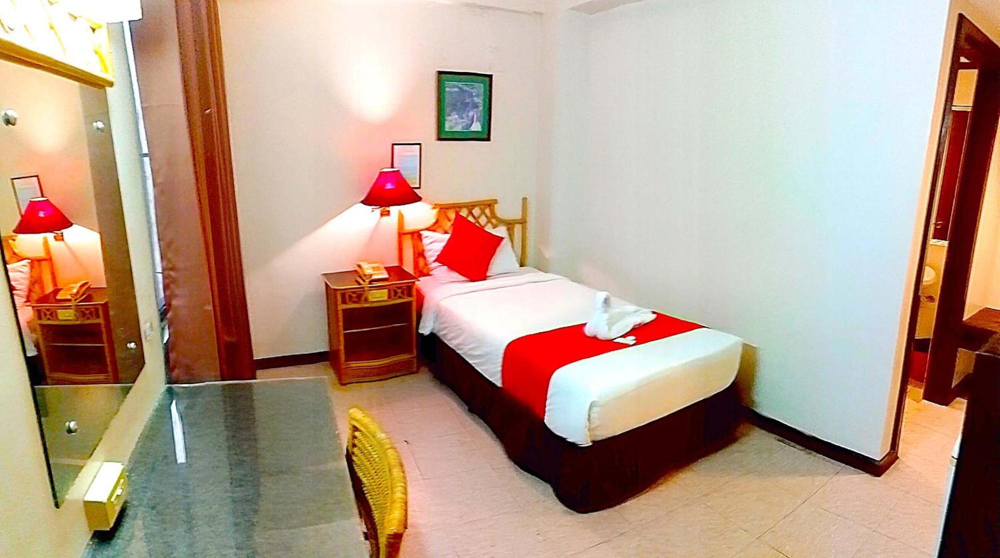 Davao City The Humbertos Hotel מראה חיצוני תמונה